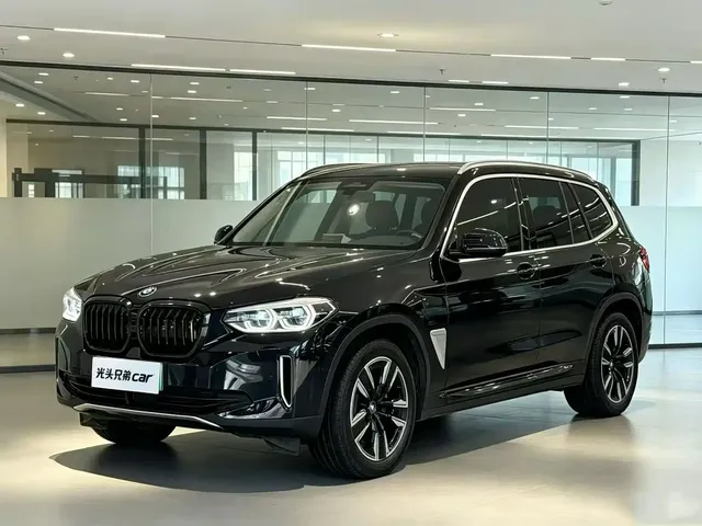 BMW iX3 2021 Leading