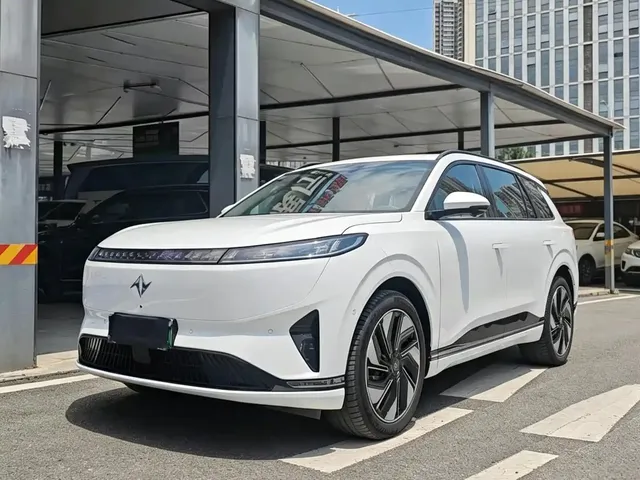 Dongfeng Yipai eπ008 2025 210Ultra Range Extender 5-Seater