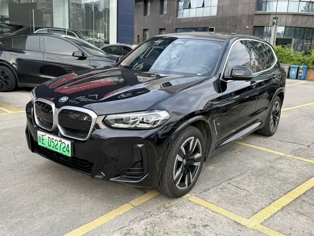 BMW iX3 2024 Leading Edition