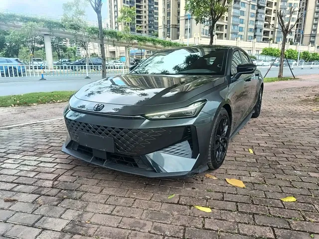 Changan UNI-V 2022 1.5T Smart Pilot Edition