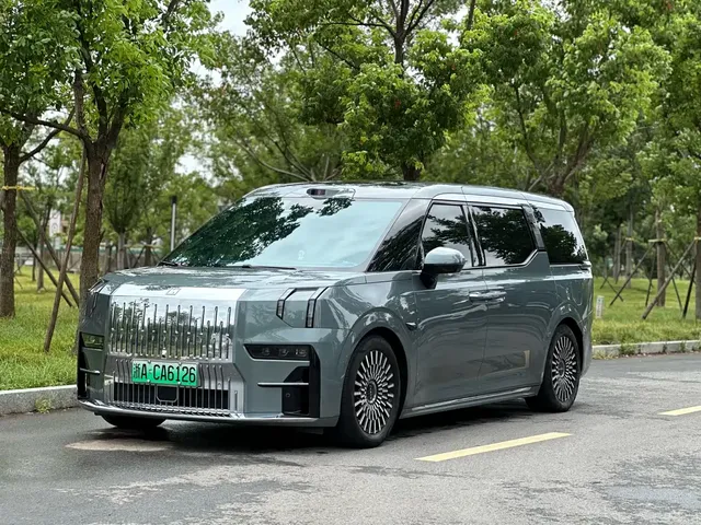 ZEEKR 009 2024 7-Seat Aisle AWD Version 108kWh