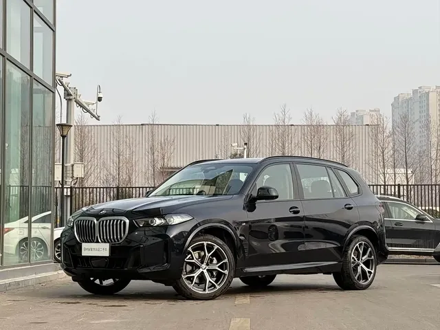 BMW X5 2025 Model xDrive 30Li Exclusive M Sport Blackout Package