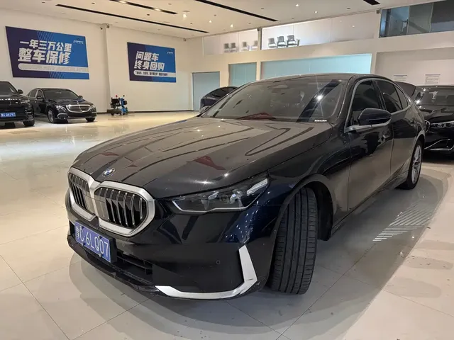 BMW 5 Series 2024 525Li Luxury Package