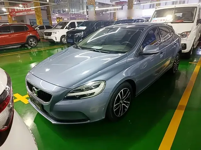 Volvo V40 2019 T3 Momentum
