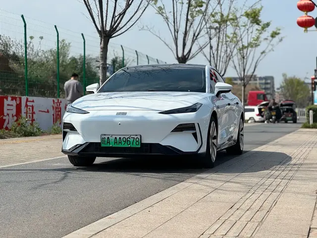 Geely Galaxy E8 2024 665km RWD Starship Voyager Edition