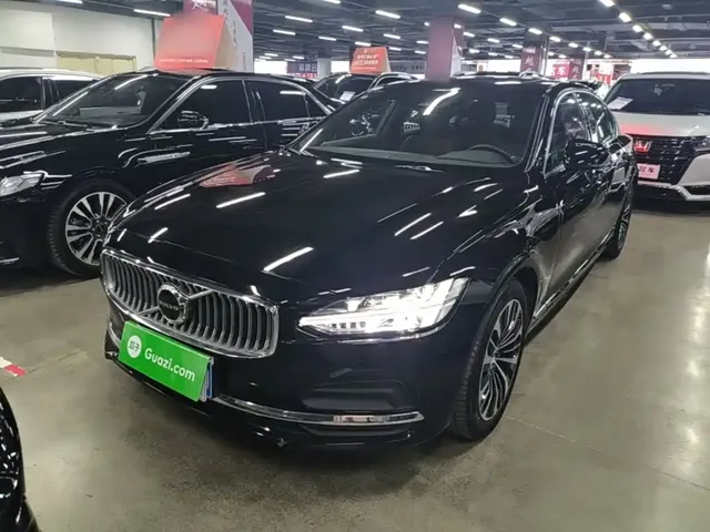 Volvo S90 2024 B5 Momentum Luxury Edition