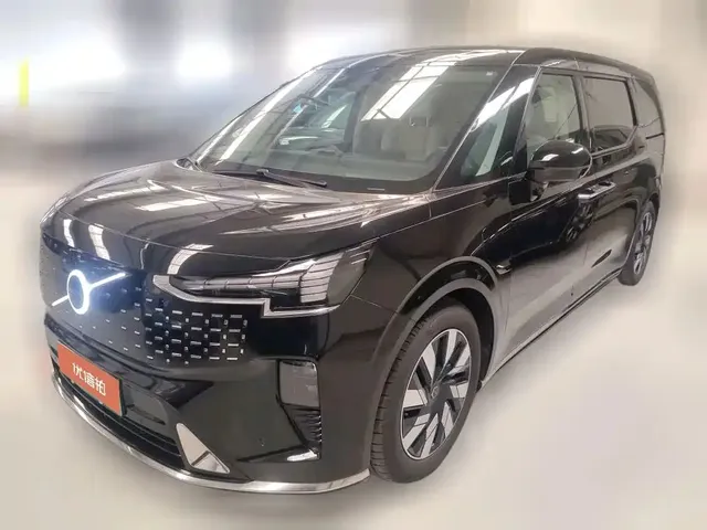Volvo EM90 2025 Ultra Six-Seater
