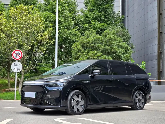 XPeng X9 2025 Extended Range Edition