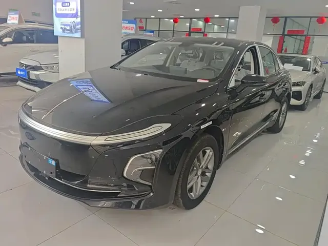 Hongqi E-QM5 2025 610km PLUS