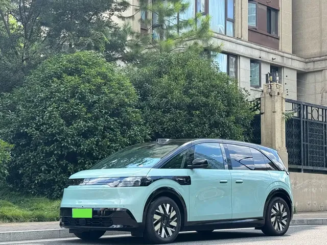 ZEEKR MIX 2025 Smart Driving Edition