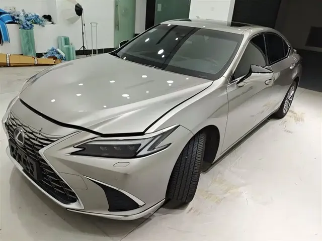 Lexus ES 2025 200 Ultimate Edition