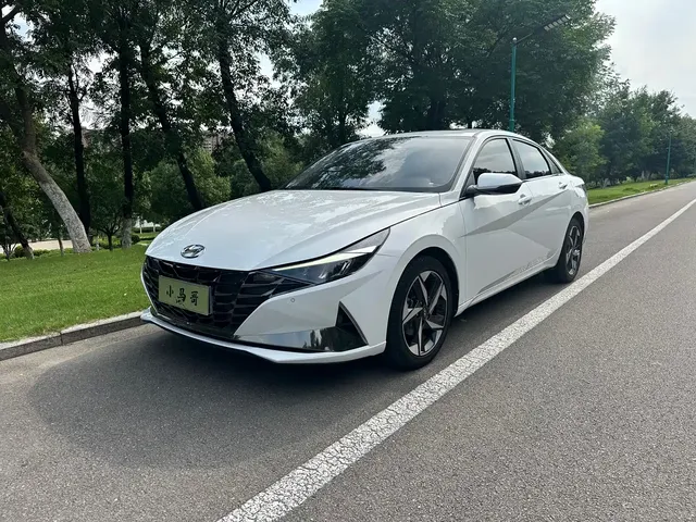 Hyundai Elantra 2022 1.5L CVT LUX Premium Edition