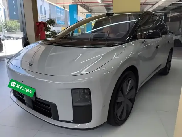 Li Auto Li i8 2025 Standard Edition