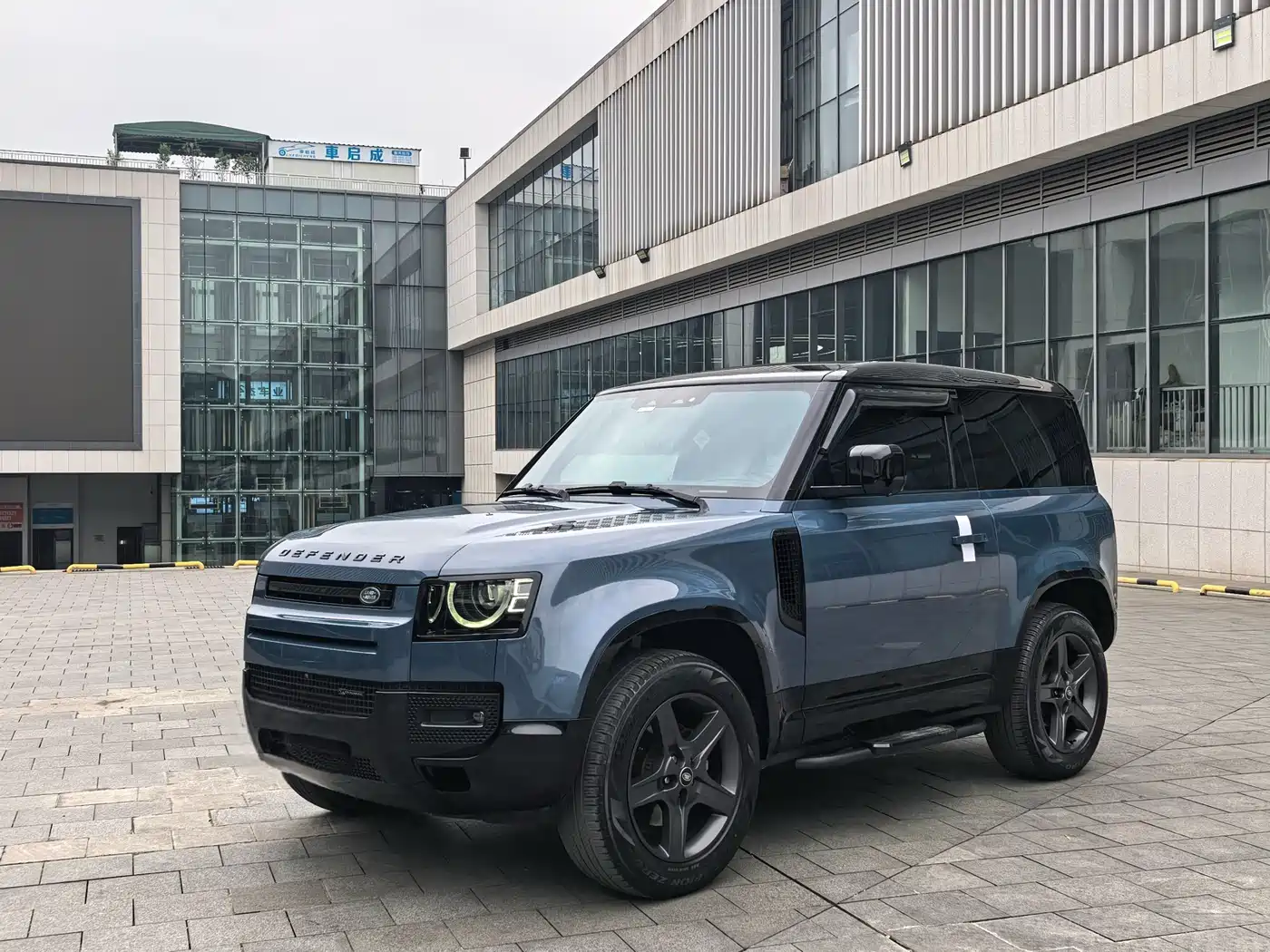 Land Rover Defender 2022 90 2.0T P300 X-DYNAMIC HSE