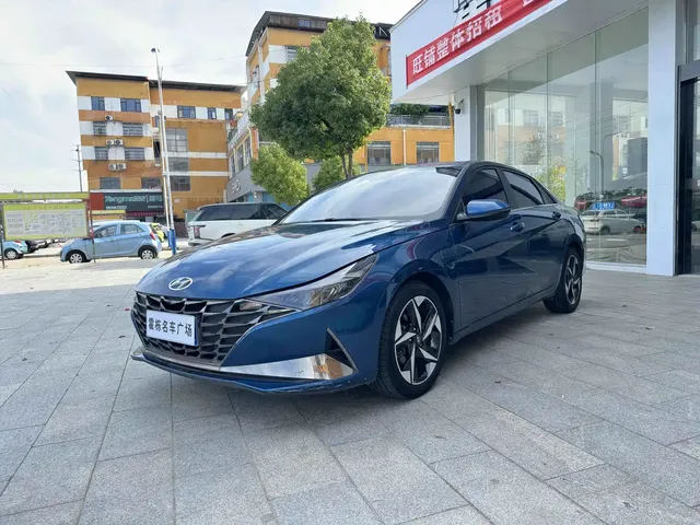 Hyundai Elantra 2022 1.5L CVT LUX Premium Edition
