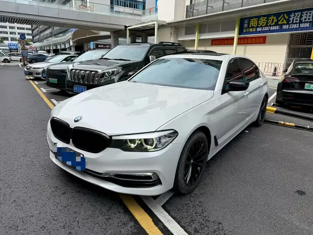 BMW 5 Series 2019 525Li Luxury Package
