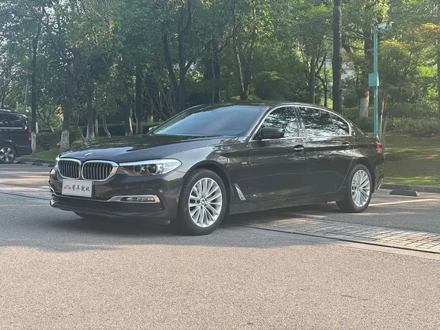 BMW 5 Series 2018 525Li Luxury Package