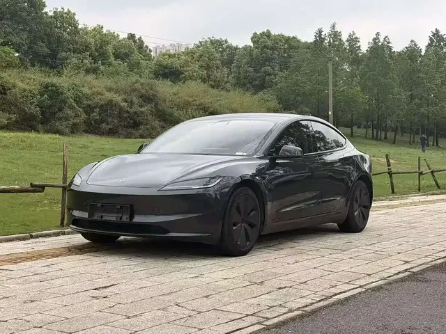 Tesla Model 3 2023 Rear-Wheel Drive