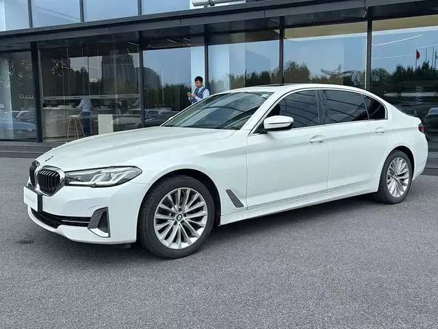BMW 5 Series 2022 525Li Luxury Package