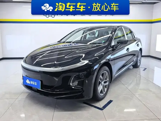 Hongqi E-QM5 2025 Model 500km Travel Edition