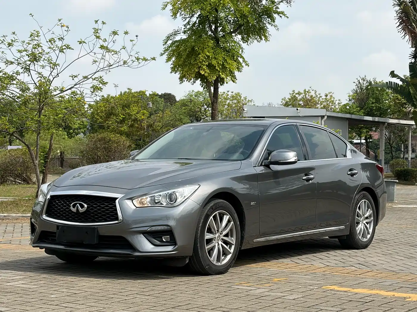 Infiniti Q50L 2018 2.0T Comfort (China VI)