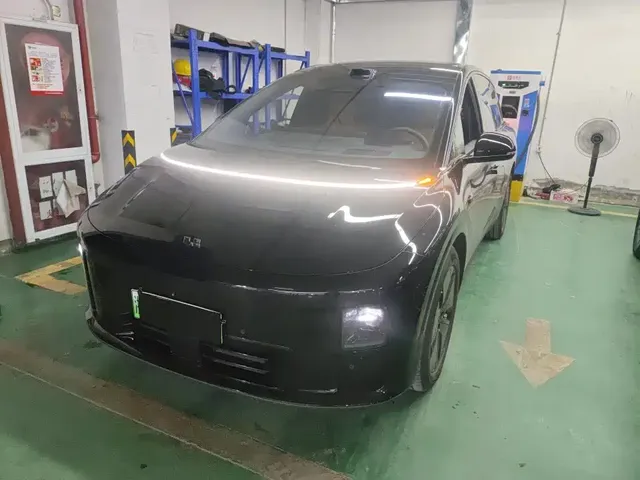 Li Auto Li i8 2025 Standard Edition