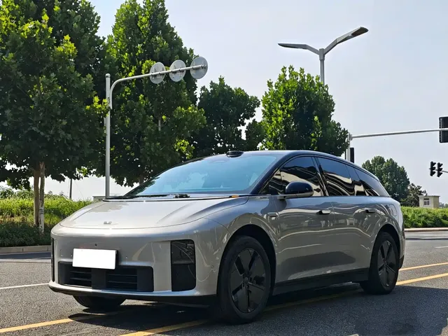Li Auto i6 2025 2WD Base Model