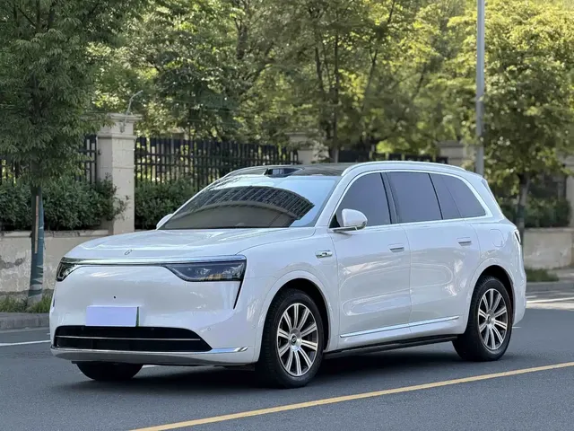 AITO Wenjie AITO M8 2025 Range Extender Max+ Edition 53.4kWh 5-seater