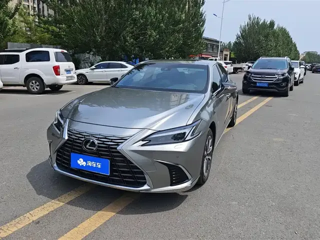 Lexus ES 2025 200 Ultimate Edition
