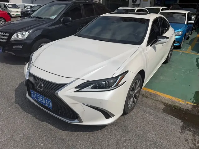 Lexus ES 2020 200 Excellence