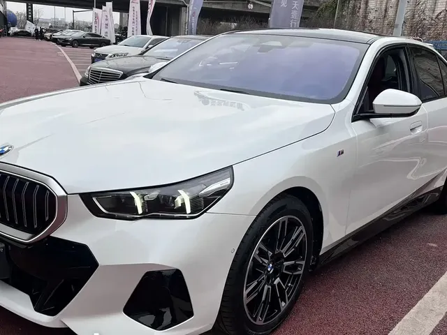 BMW 5 Series 2025 525Li M Sport Package