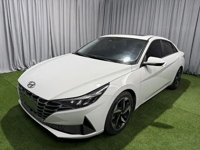 Hyundai Elantra 2022 1.5L CVT LUX Premium Edition