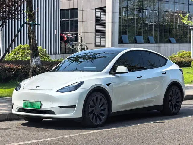 Tesla Model Y 2023 High Performance All-Wheel Drive Edition