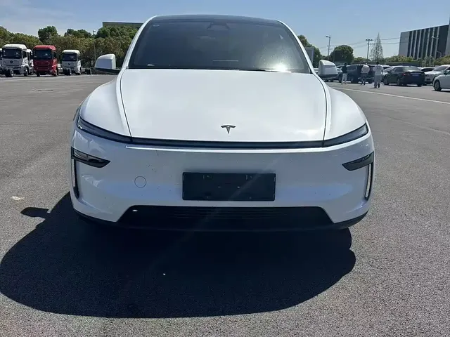 Tesla Model Y 2026 Long Range All-Wheel Drive