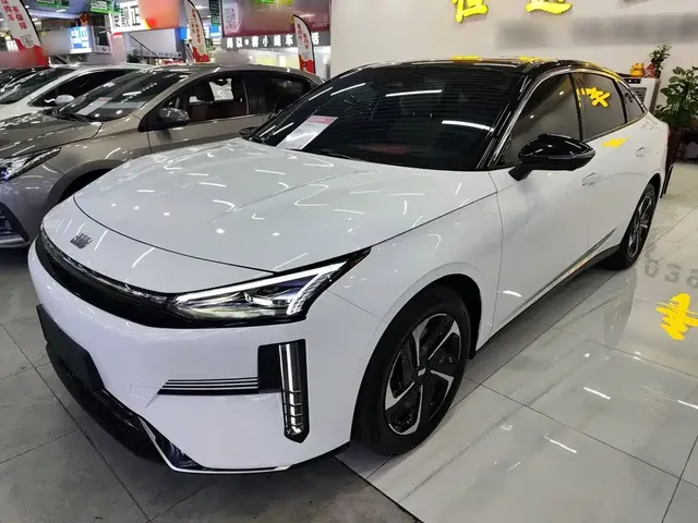 Geely Galaxy L6 2024 125km PLUS Soaring Dragon Edition