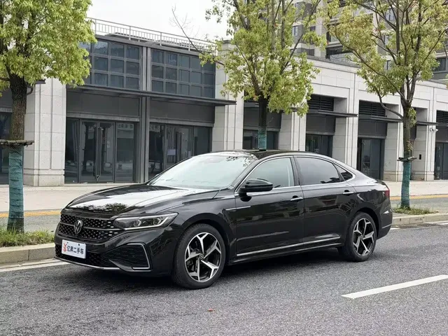 Volkswagen Passat 2023 330TSI Luxury Edition