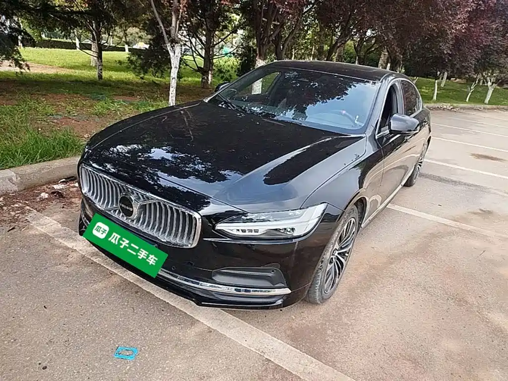Volvo S90 2024 B5 Momentum Luxury Edition