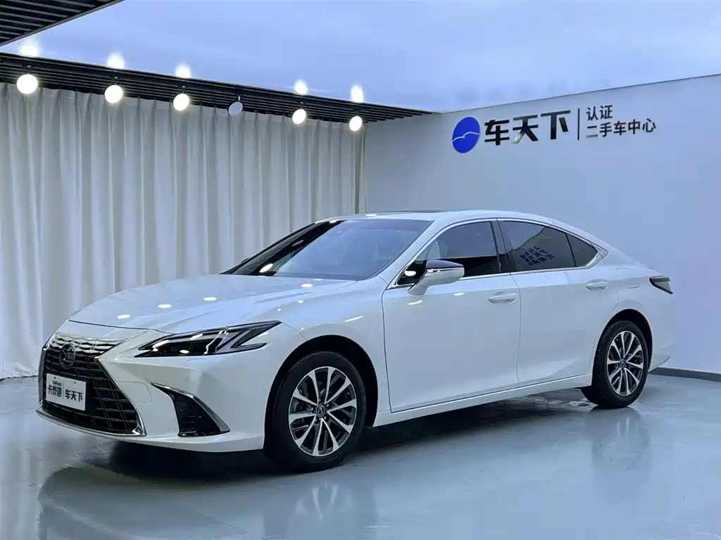 Lexus ES 2025 200 Ultimate Edition