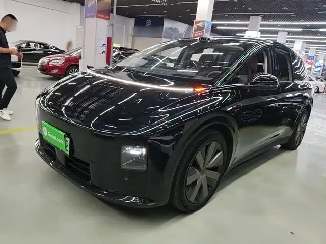 Li Auto Li i8 2025 Standard Edition
