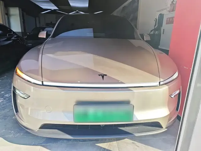 Tesla Model Y L 2025 Facelift Long Range AWD