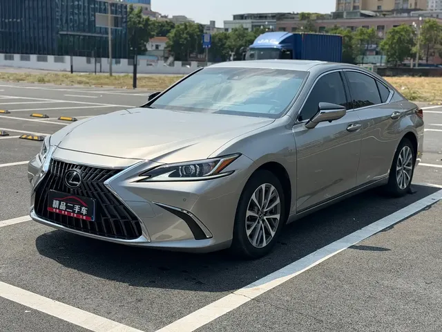 Lexus ES 2024 200 Premium Edition