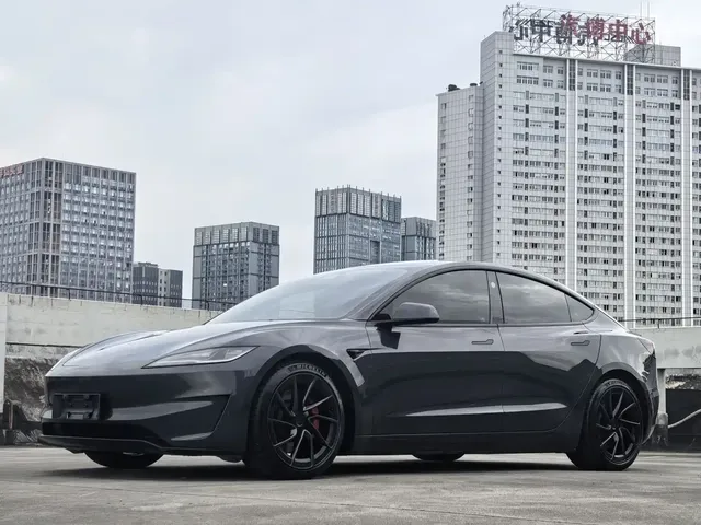 Tesla Model 3 2024 High-Performance All-Wheel Drive Edition
