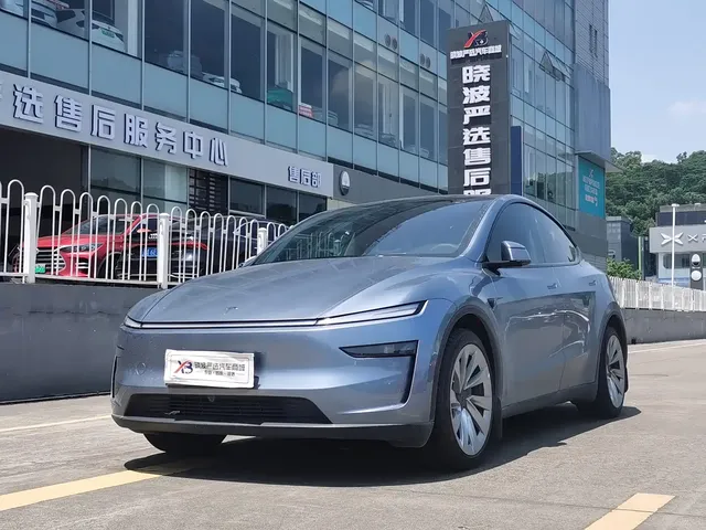 Tesla Model Y 2025 Long Range All-Wheel Drive