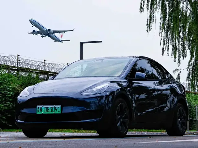 Tesla Model Y 2025 Model Rear-Wheel Drive Launch Edition