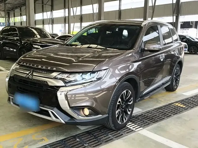 Mitsubishi Outlander 2019 2.4L 4WD Deluxe Edition 7-Seater China VI