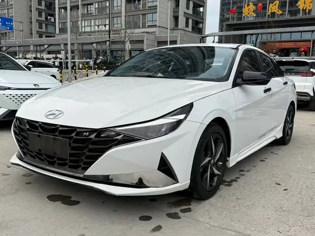 Hyundai Elantra 2021 1.5L CVT LUX Premium Edition