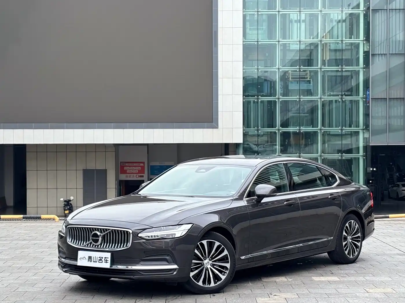 Volvo S90 2024 B5 Momentum Luxury Edition