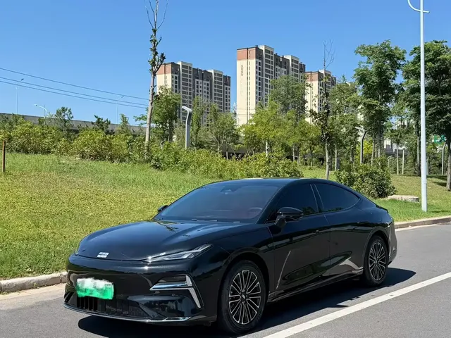 Geely Galaxy Xingyao 8 2025 130km EM-i Premium Edition