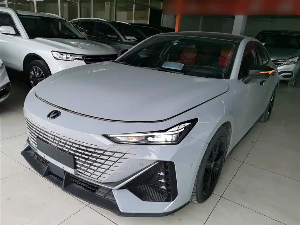 Changan UNI-V 2022 1.5T Smart Pilot Edition