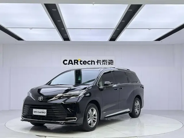 Toyota Sienna 2024 2.5L Hybrid Luxury Edition